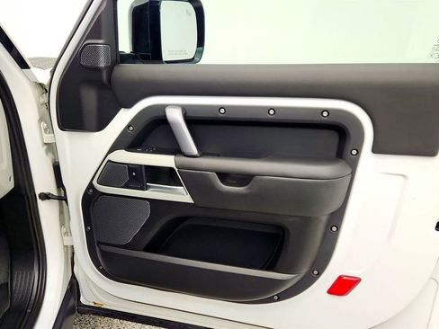 Used 2022 Land Rover Defender 90 X-Dynamic HSE image 25