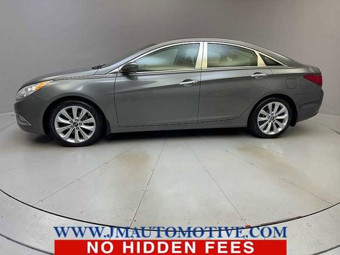 Used 2013 Hyundai Sonata SE w/ Navigation & Sunroof Pkg image 2