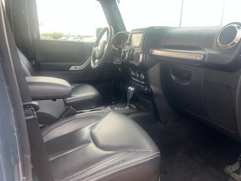 Used 2016 Jeep Wrangler Unlimited Sahara w/ Connectivity Group AWD/4WD image 8