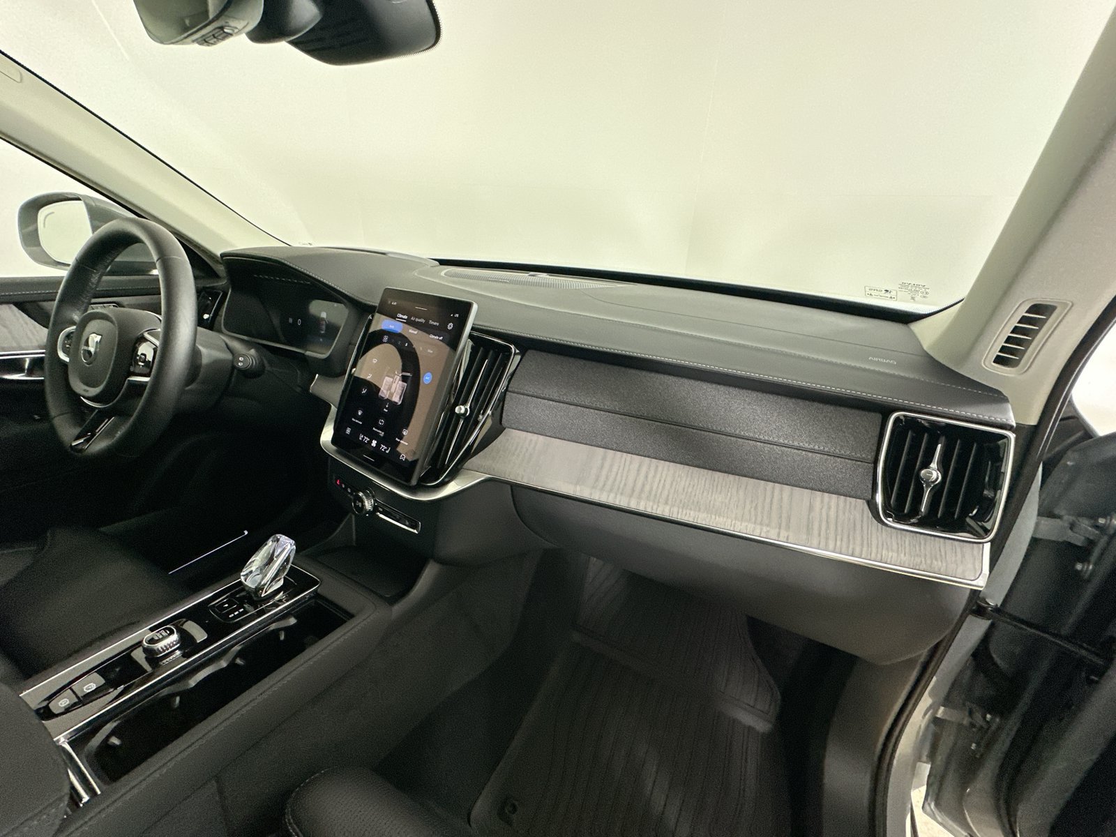 Certified 2026 Volvo XC90 B6 Ultra w/ Protection Package AWD/4WD image 45