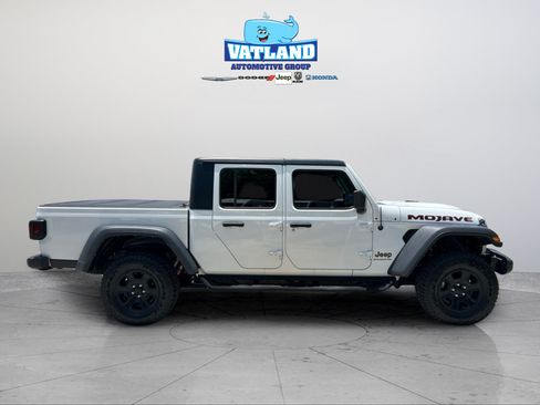 Used 2023 Jeep Gladiator Mojave AWD/4WD image 6