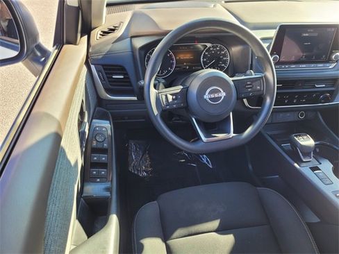 Used 2023 Nissan Rogue S image 6
