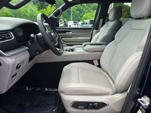 New 2026 Jeep Grand Wagoneer Limited AWD/4WD image 4