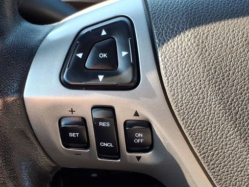 Used 2015 Ford Taurus Limited w/ Equipment Group 301A FWD image 24