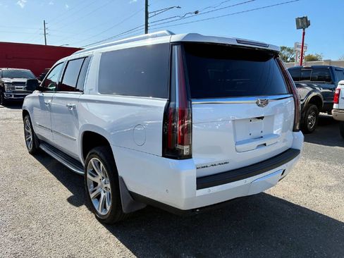 Used 2017 Cadillac Escalade ESV Premium Luxury image 4