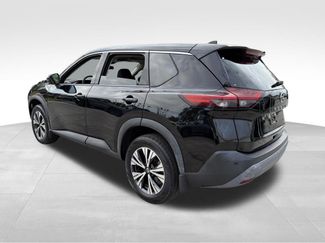 Used 2021 Nissan Rogue SV video 4