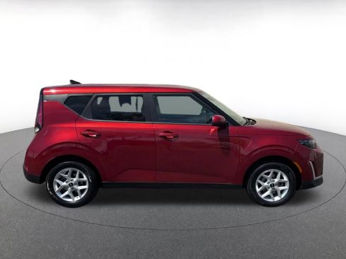 Used 2025 Kia Soul LX w/ LX Technology Package FWD image 16