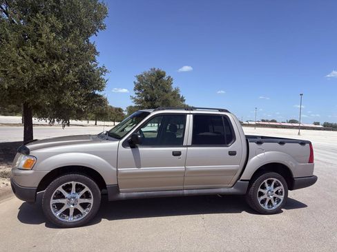 Used 2004 Ford Explorer Sport Trac 2WD image 3