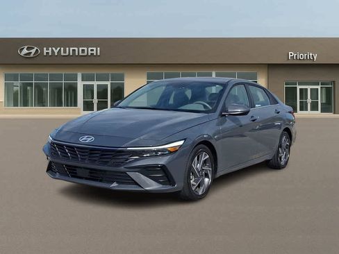 Used 2025 Hyundai Elantra SEL FWD image 1