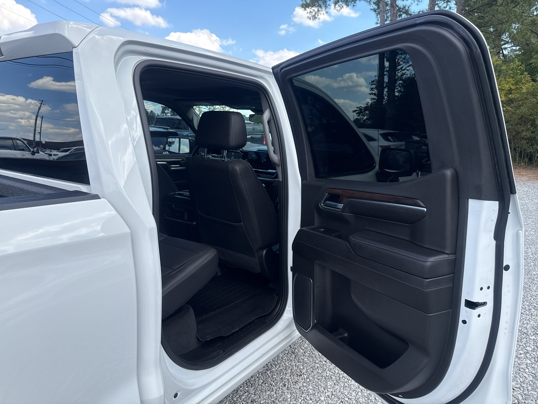 Used 2022 GMC Sierra 1500 SLT w/ SLT Convenience Package AWD/4WD image 14