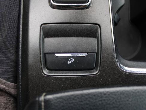Used 2017 Ford Fusion SE FWD image 24