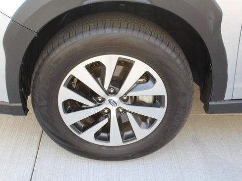 Used 2025 Subaru Outback AWD/4WD image 29