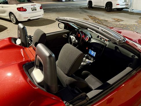Used 2016 Nissan 370Z Roadster image 17