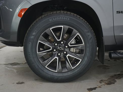 Used 2021 Chevrolet Suburban Z71 w/ Z71 Off-Road Package AWD/4WD image 33