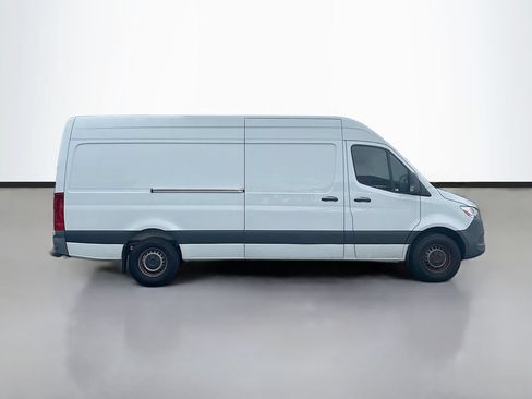 Used 2023 Mercedes-Benz Sprinter 2500 image 2