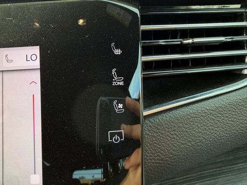 Used 2023 Jeep Wagoneer Series III w/ Flexible Seating Group image 27