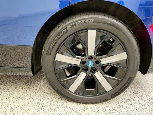 Used 2025 BMW iX xDrive50 AWD/4WD image 9