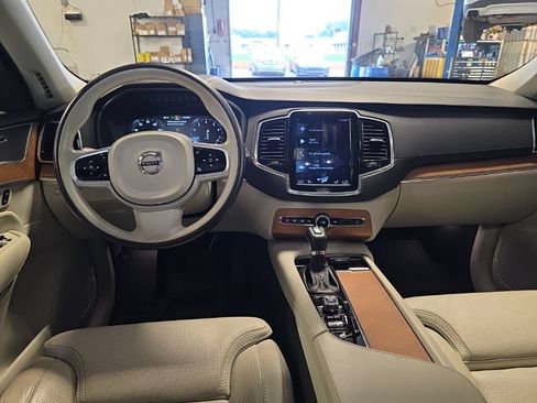 Used 2018 Volvo XC90 T6 Inscription w/ Convenience Package AWD/4WD image 4