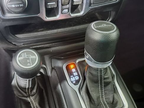 Used 2020 Jeep Gladiator Overland AWD/4WD image 18