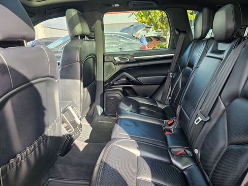 Used 2017 Porsche Cayenne image 17