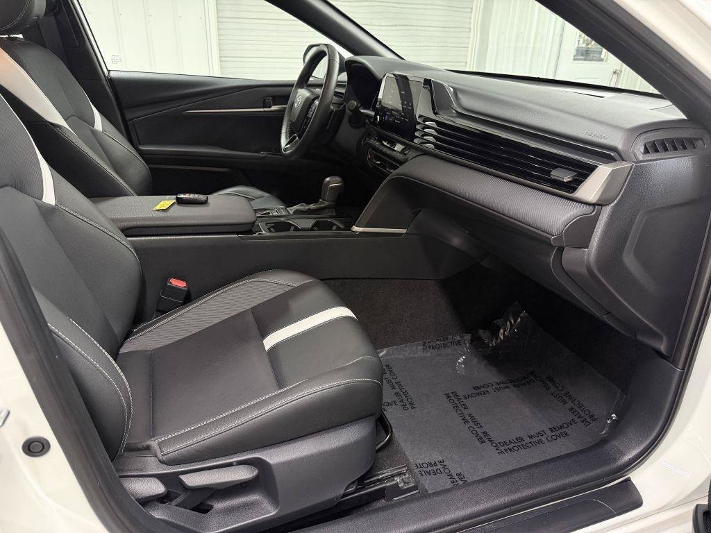 Used 2025 Toyota Camry SE FWD image 30