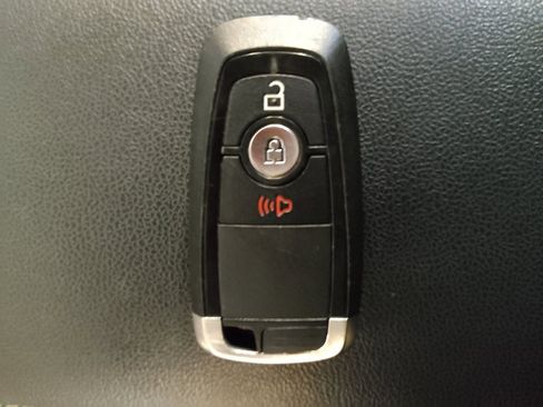 Used 2020 Ford Escape SE image 32