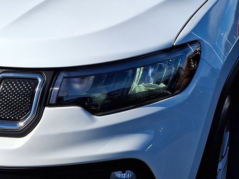 Certified 2022 Jeep Compass Latitude image 11