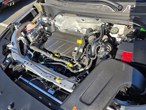 Used 2025 Chevrolet Trax LS FWD image 16