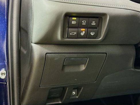 Certified 2022 Toyota Highlander Platinum image 10