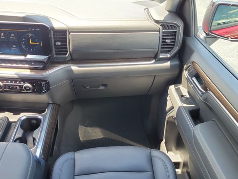 Used 2025 Chevrolet Silverado 1500 LT Trail Boss AWD/4WD image 16