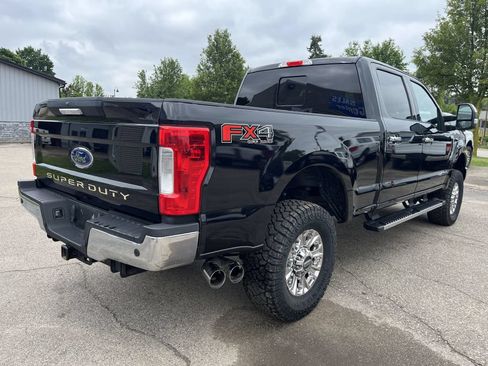 Used 2019 Ford F250 XLT w/ XLT Premium Package AWD/4WD image 6