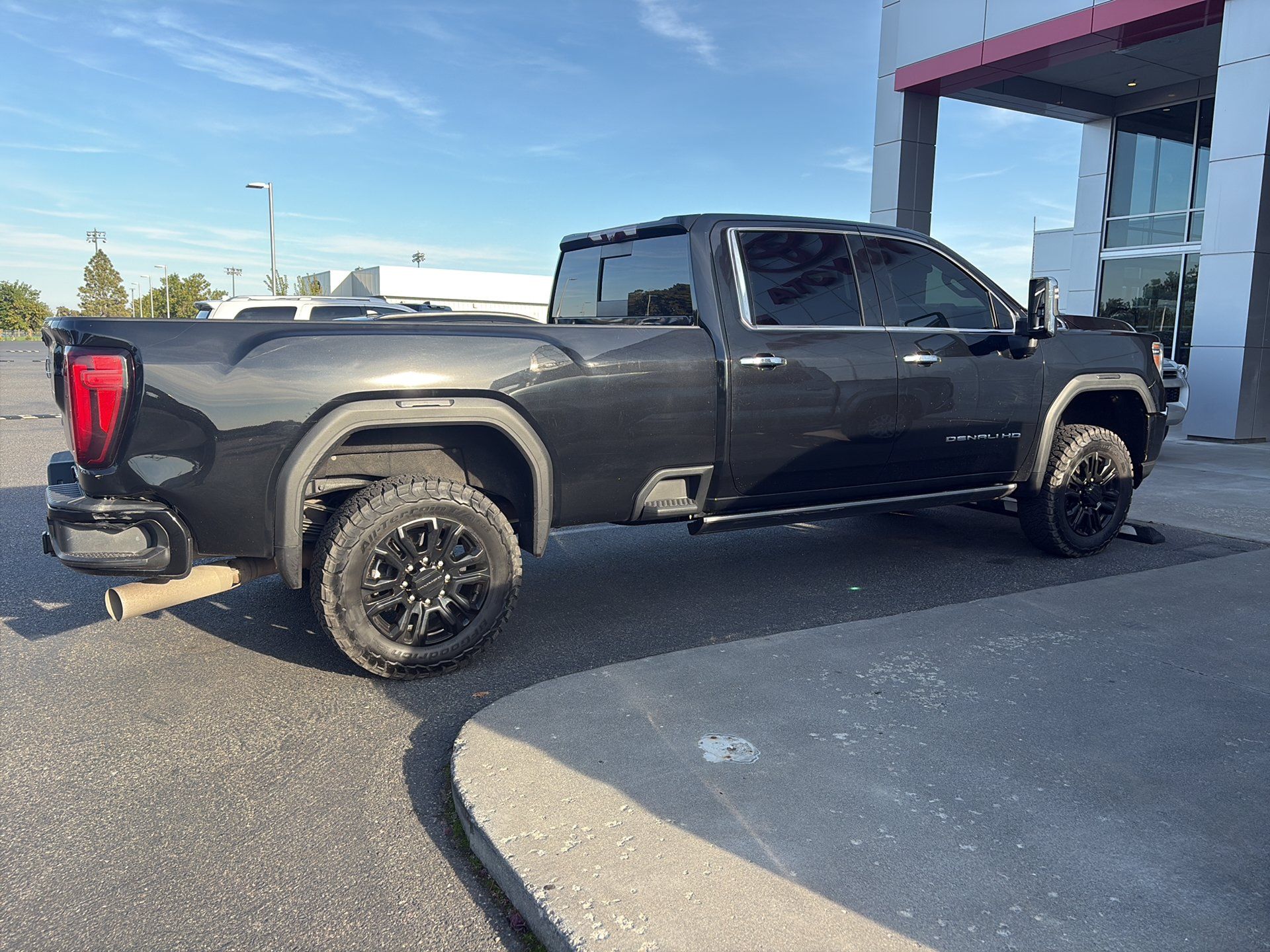 Used 2021 GMC Sierra 3500 Denali w/ Denali Ultimate Package AWD/4WD image 7