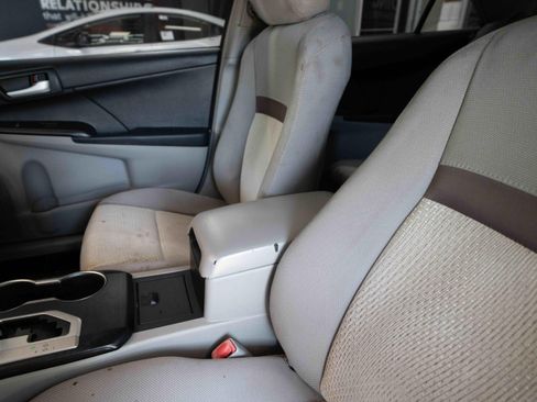 Used 2012 Toyota Camry LE FWD image 10