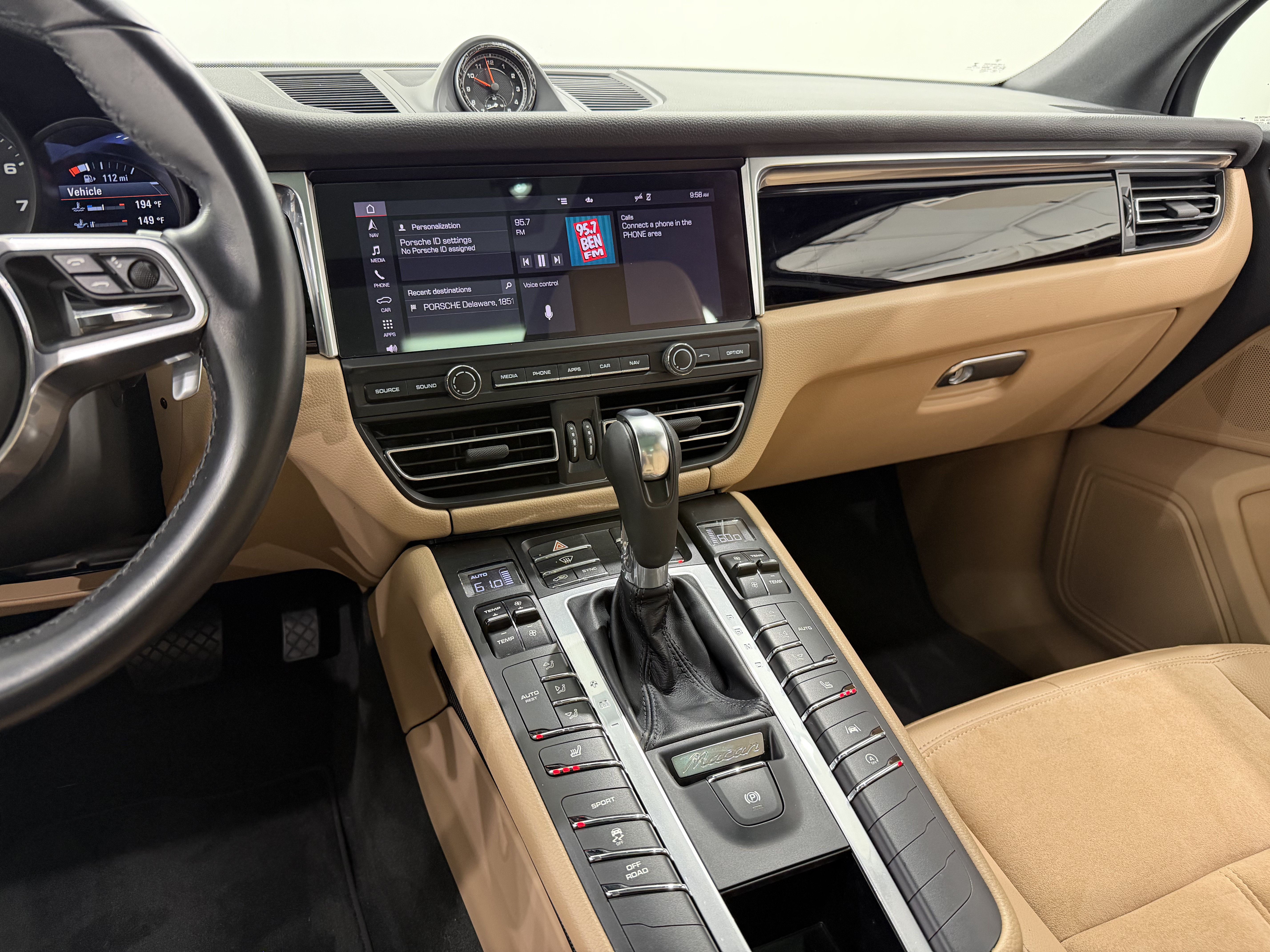 Certified 2021 Porsche Macan AWD/4WD image 33