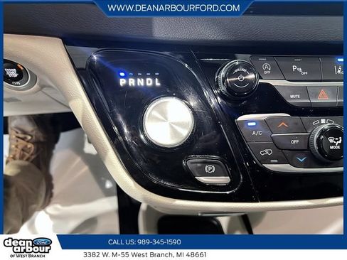 Used 2024 Chrysler Pacifica Touring-L FWD image 15