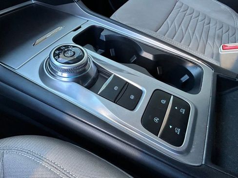 Used 2020 Ford Explorer XLT image 23