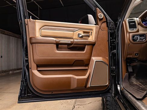 Used 2024 RAM 3500 Limited w/ Towing Technology Group image 28