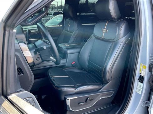 Used 2024 Ford F250 Platinum image 24