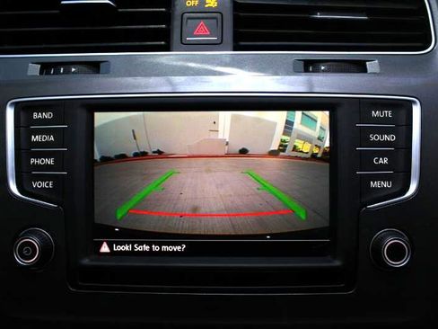 Used 2016 Volkswagen e-Golf SE image 28