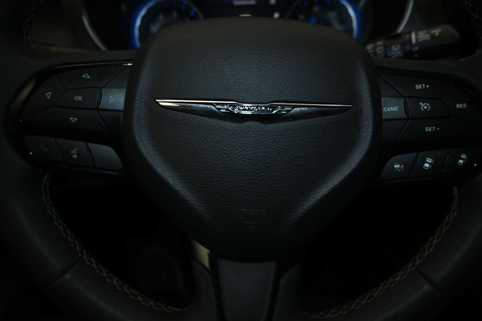 Used 2025 Chrysler Pacifica Limited FWD image 11