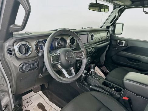 Used 2019 Jeep Wrangler Unlimited Sahara w/ Cold Weather Group AWD/4WD image 15