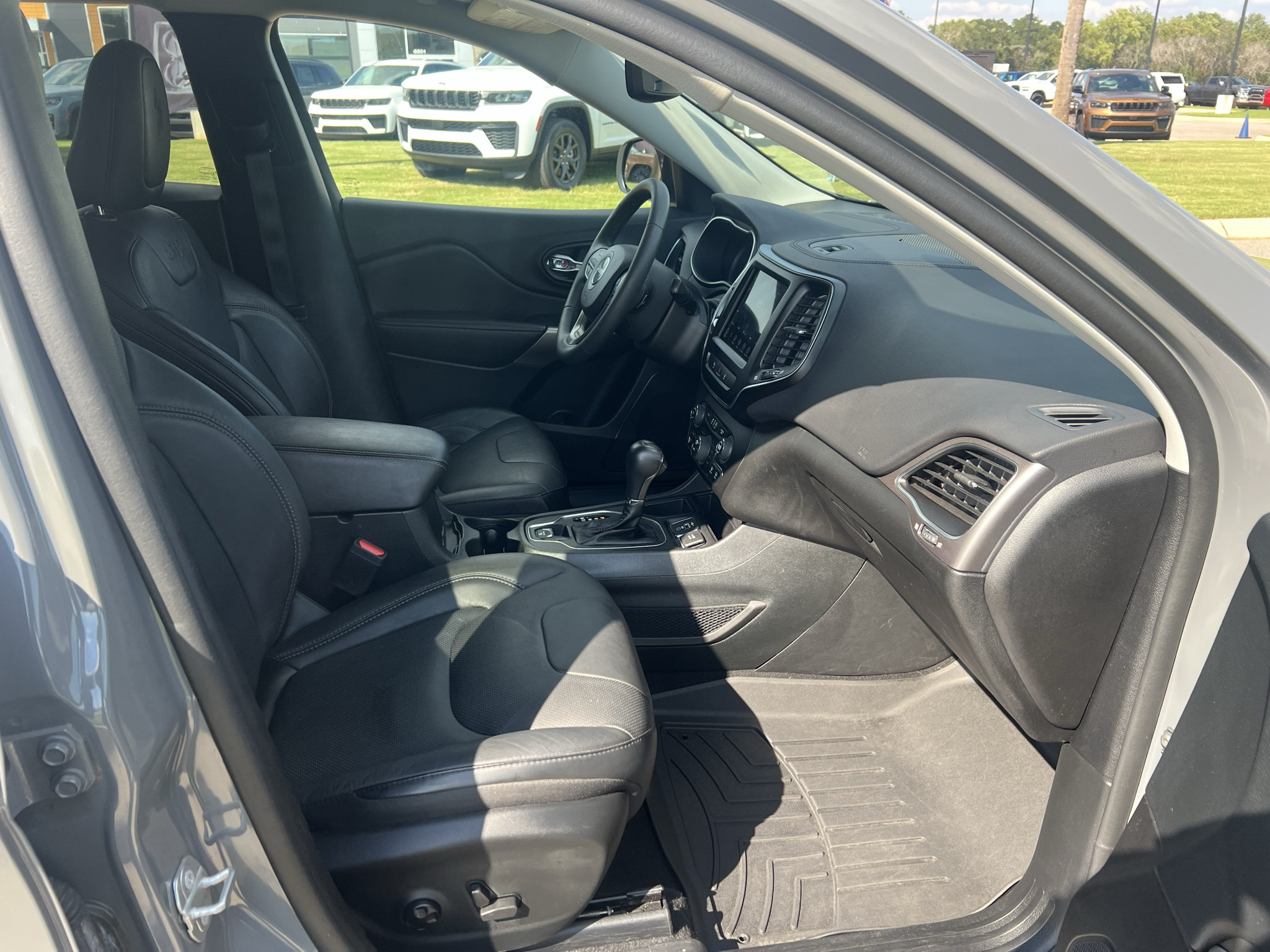 Used 2021 Jeep Cherokee Latitude Lux w/ Sun & Sound Group FWD image 16