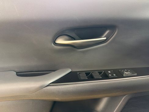 Used 2022 Lexus UX 200 w/ Accessory Package (Z2) FWD image 10
