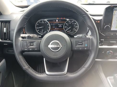 Used 2025 Nissan Pathfinder SL FWD image 23