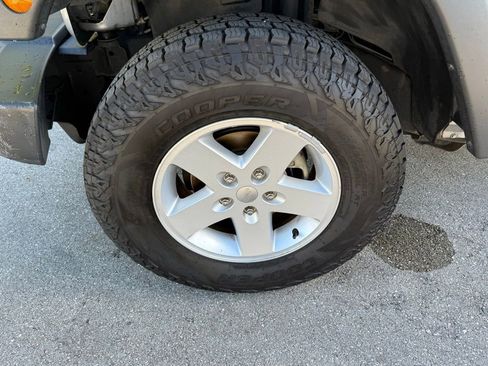 Used 2018 Jeep Wrangler Unlimited Sport S image 32