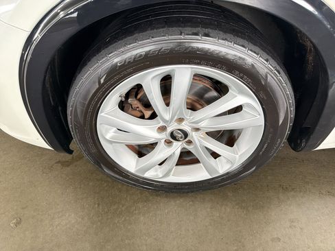 Used 2017 INFINITI QX30 Premium FWD image 11