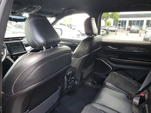 Used 2022 Jeep Grand Cherokee L Laredo RWD image 9