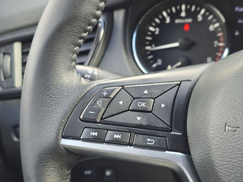 Used 2018 Nissan Rogue SV image 21