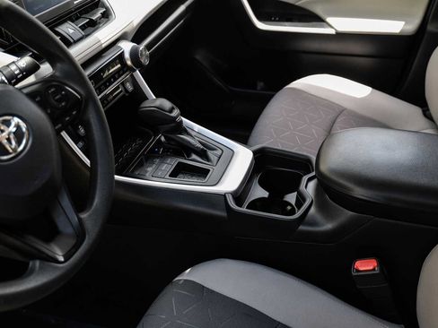 Used 2020 Toyota RAV4 XLE w/ Convenience Package FWD image 23