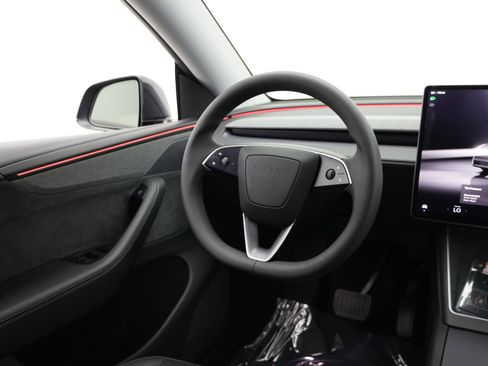 Used 2026 Tesla Model Y AWD image 31